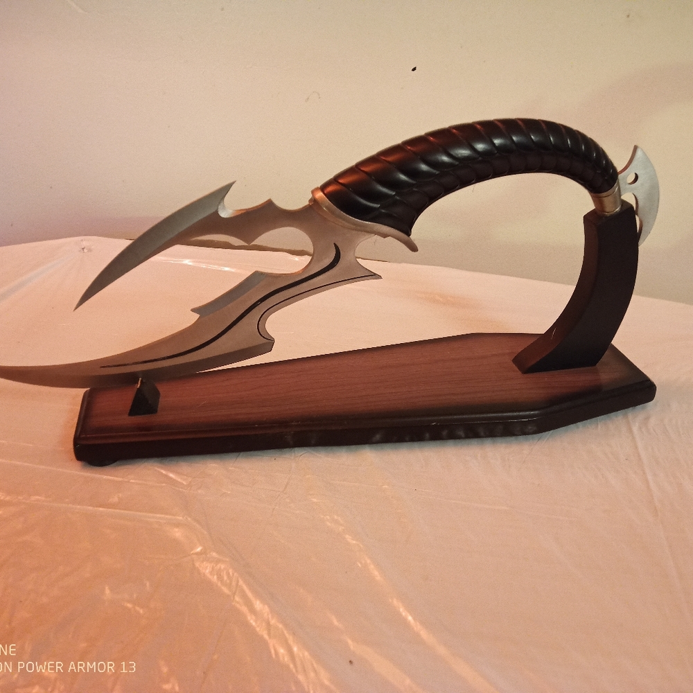 Decorative scorpion king dagger